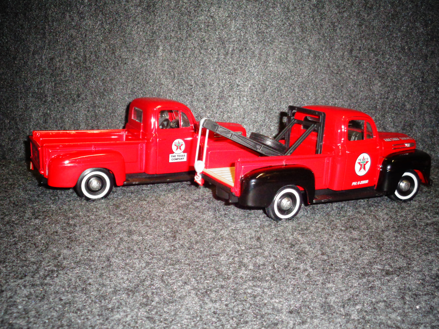 Texaco 1948 Ford Pickup Truck & 1949 Ford F100 Wrecker