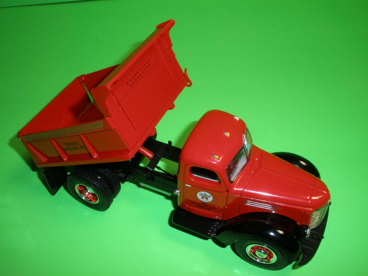 Texaco 1949 International KB-10 Dump Truck Pipeline Series