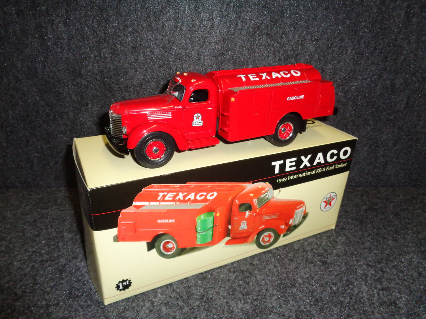 Texaco 1949 International KB-8 Tanker Truck Texamatic