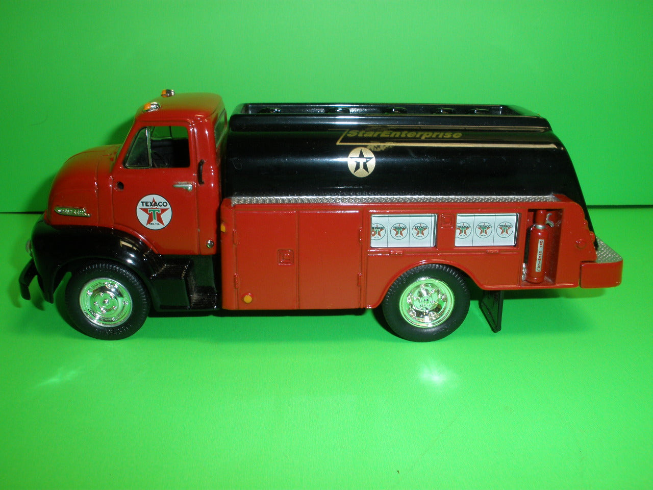 Texaco 1953 Ford C-600 Tanker Truck Star Enterprise Series
