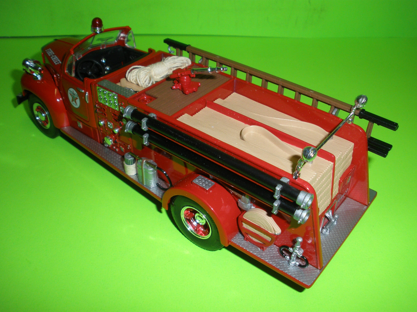 Texaco 1960 Mack B-Model Fire Truck Fire Chief Series