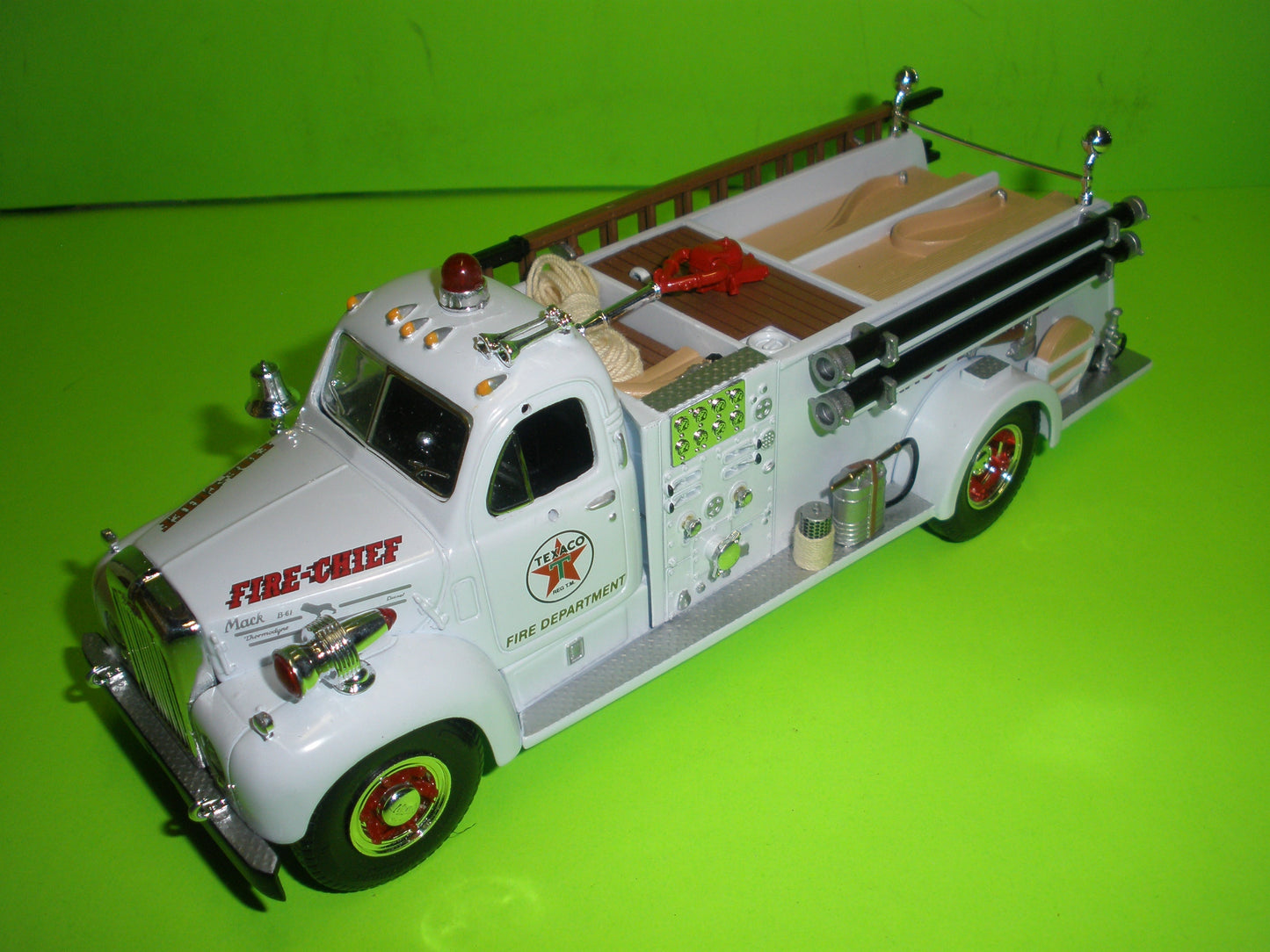 Texaco 1960 Mack B-Model Fire Truck Fire Chief Series