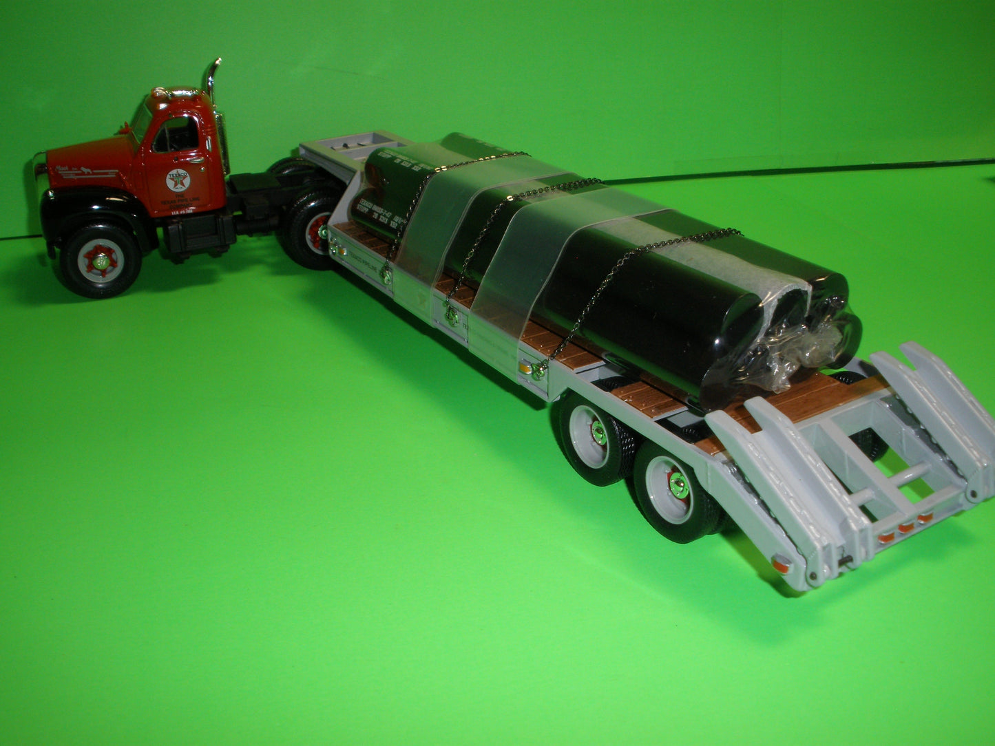 Texaco 1960 Mack Model-61 Tractor & Pipe Load Pipeline Series