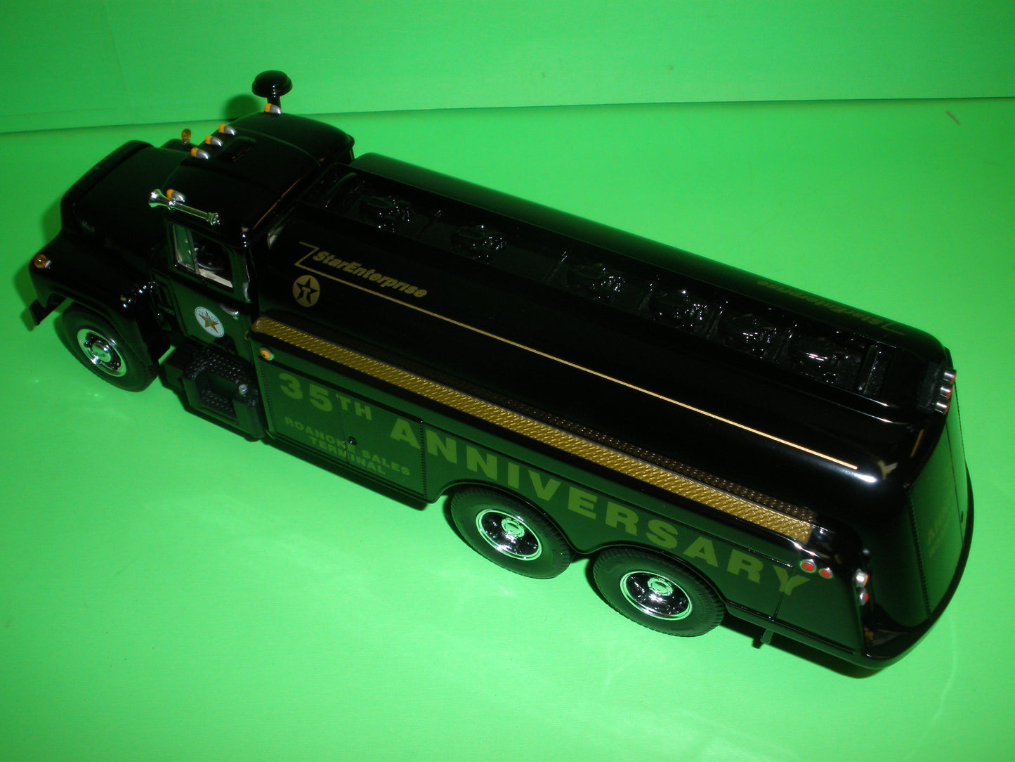 Texaco 1960's Mack R-Model Tanker Truck Star Enterprise Series