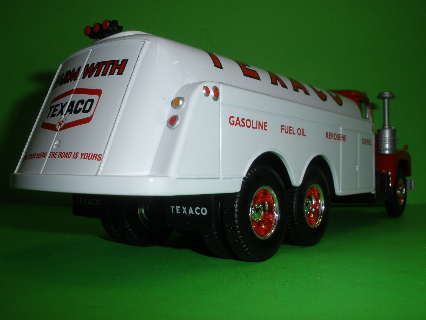 Texaco 1966 Mack R Model Tanker Truck Farm Series