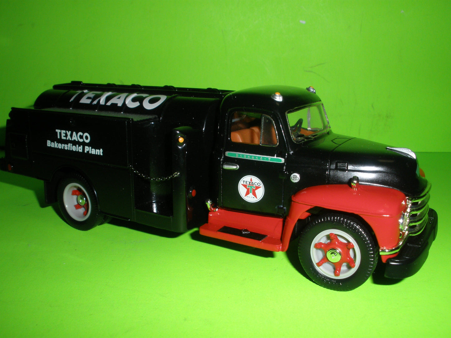 Texaco Bakersfield Plant 1955 Diamond T Tanker Truck Refinery Series