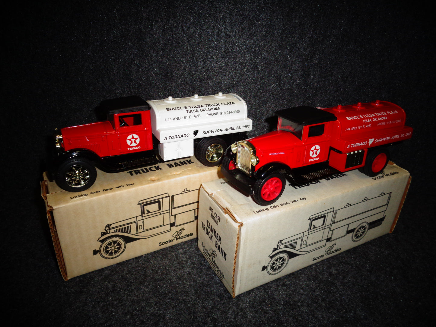 Texaco Bruce's Tulsa Truck Plaza 1931 International Tanker Truck - Regular & Sampler Set