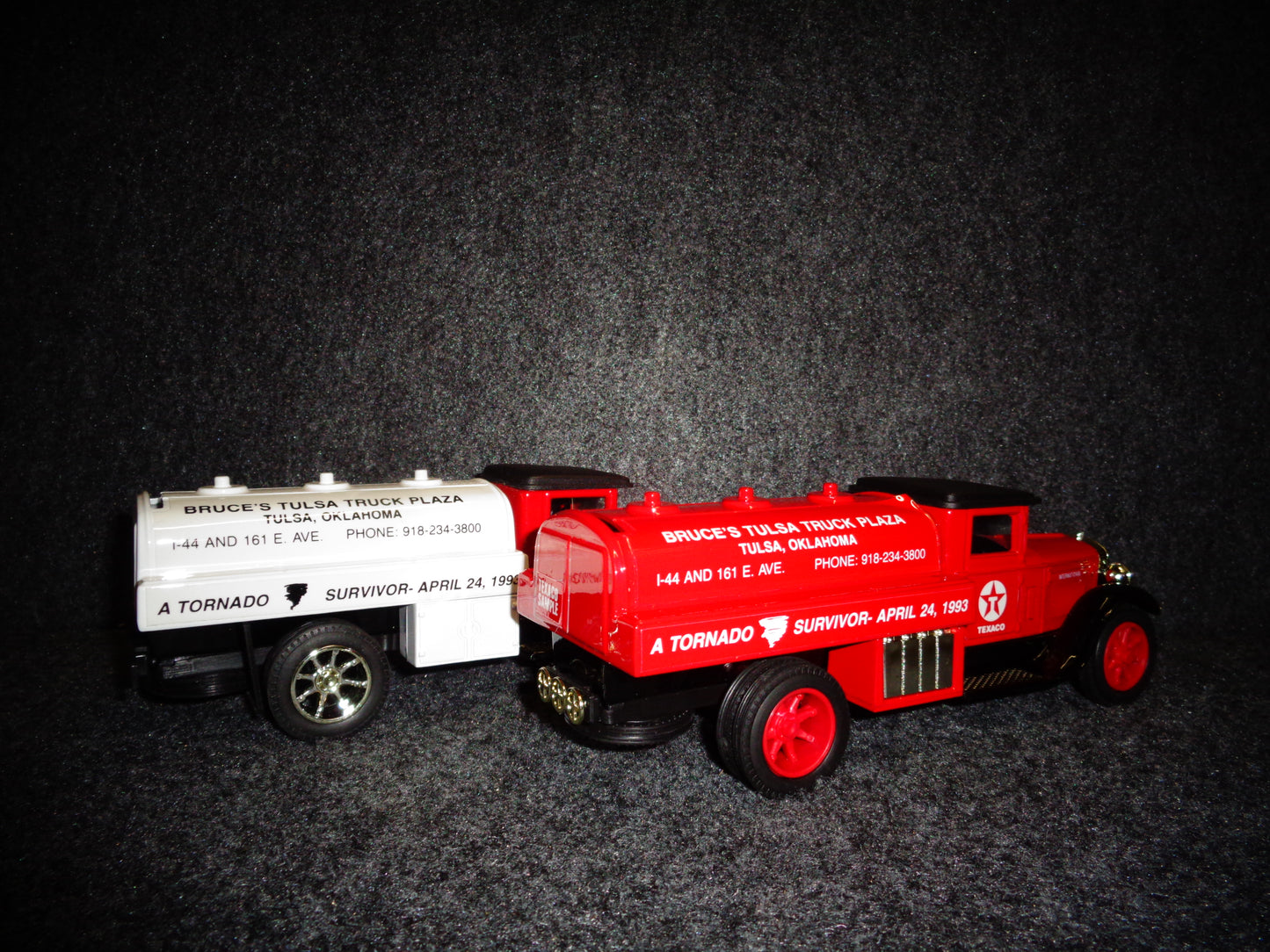 Texaco Bruce's Tulsa Truck Plaza 1931 International Tanker Truck - Regular & Sampler Set