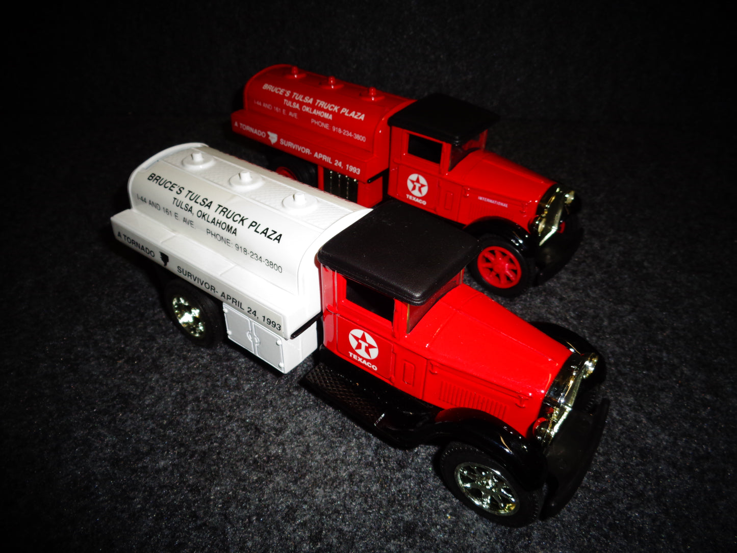 Texaco Bruce's Tulsa Truck Plaza 1931 International Tanker Truck - Regular & Sampler Set