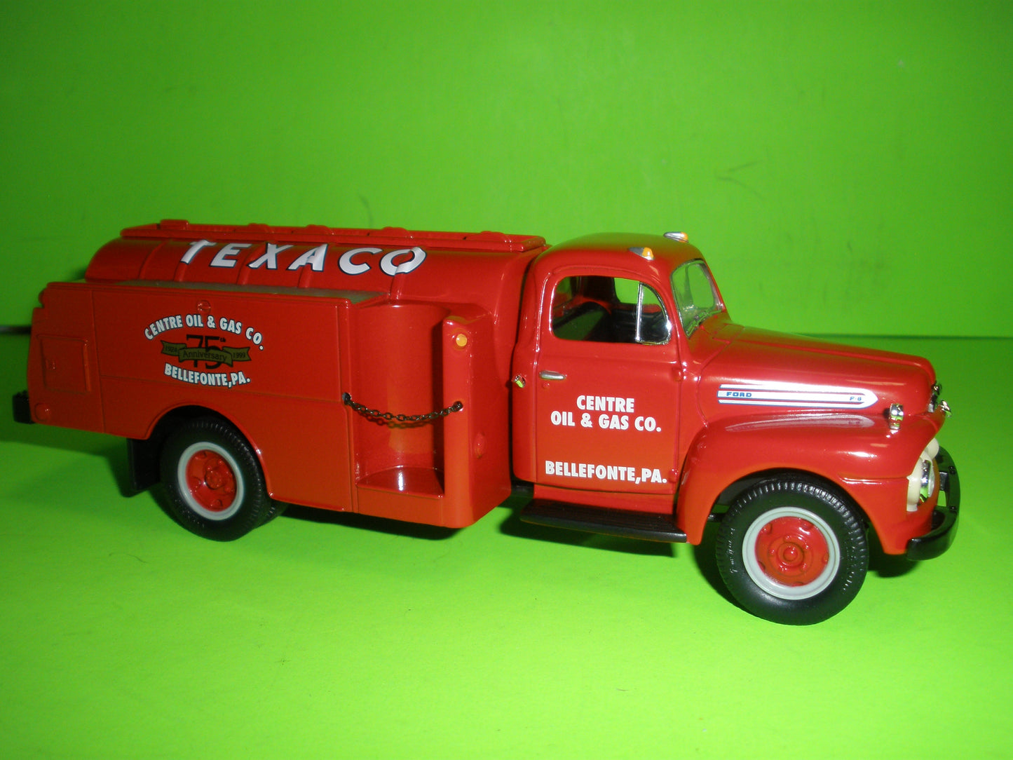 Texaco Centre Oil 1951 Ford Tanker Truck Anniversary Series