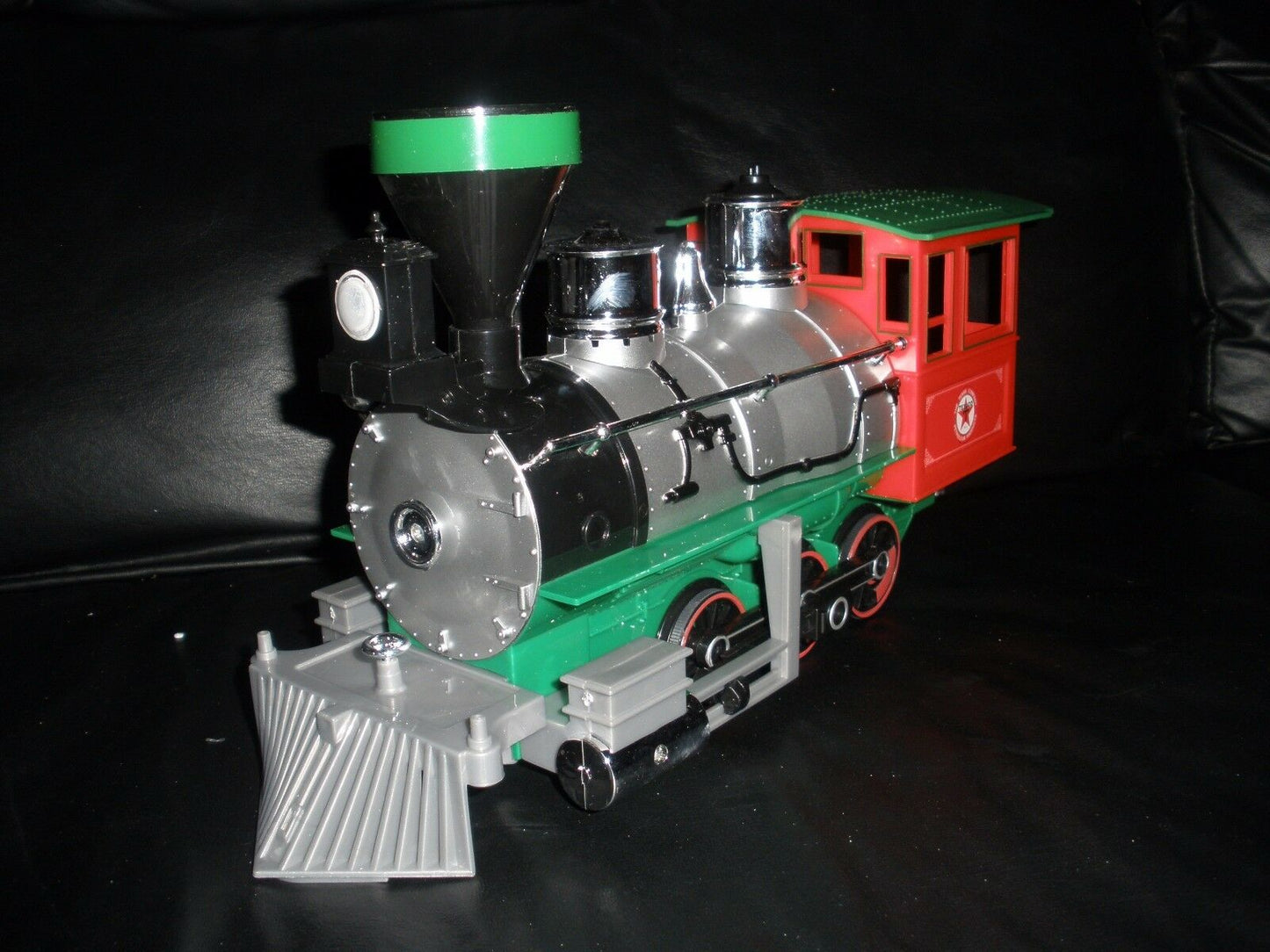 Texaco Christmas Tree 2-6-0 Steam Train Set & Tracks