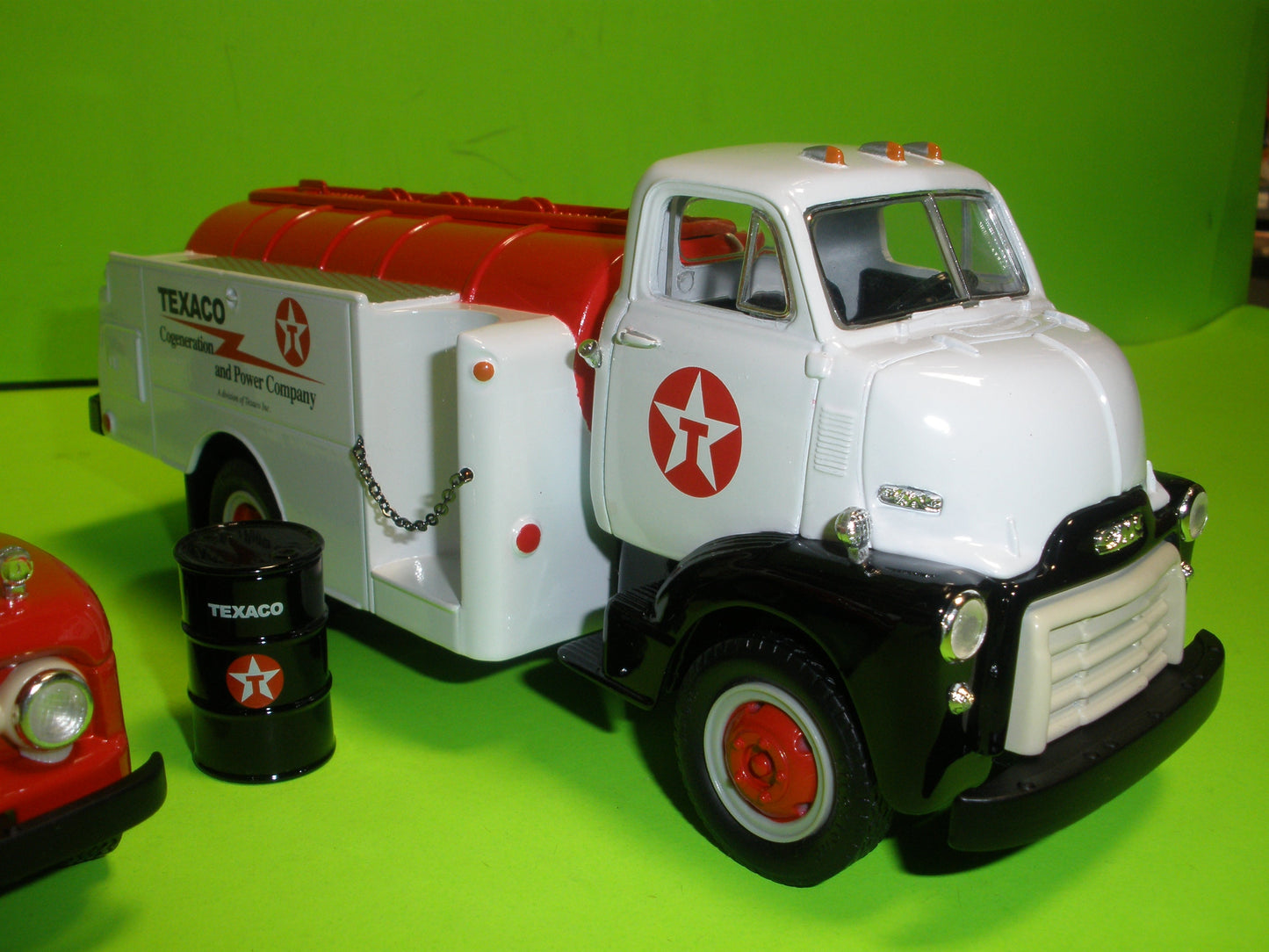 Texaco Cogeneration Series Set of 2 - 1951 Ford F-6 Tanker Truck & 1952 GMC Tanker