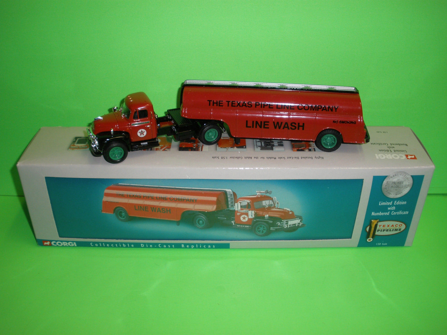 Texaco Diamond T620 Semi Skirted Tanker Truck