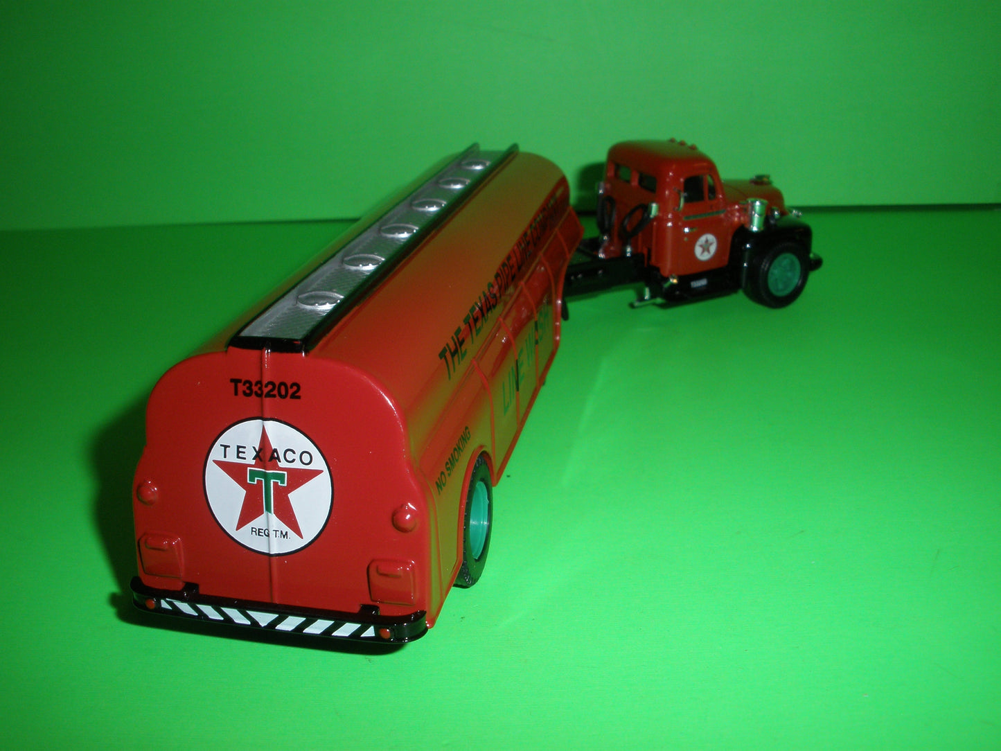Texaco Diamond T620 Semi Skirted Tanker Truck