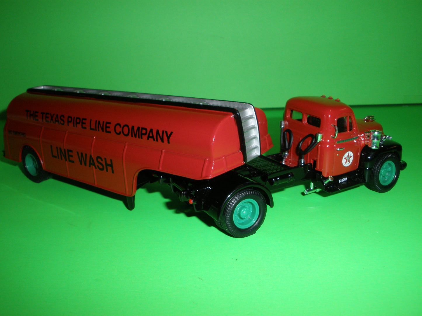 Texaco Diamond T620 Semi Skirted Tanker Truck