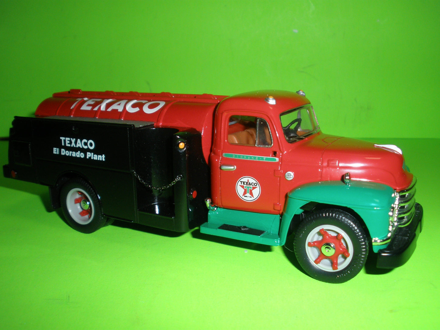 Texaco El Dorado Plant 1955 Diamond T Tanker Truck Refinery Series