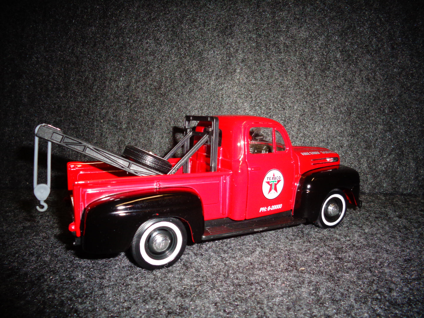 Texaco Fire Chief 1949 Ford F1 Tow Truck