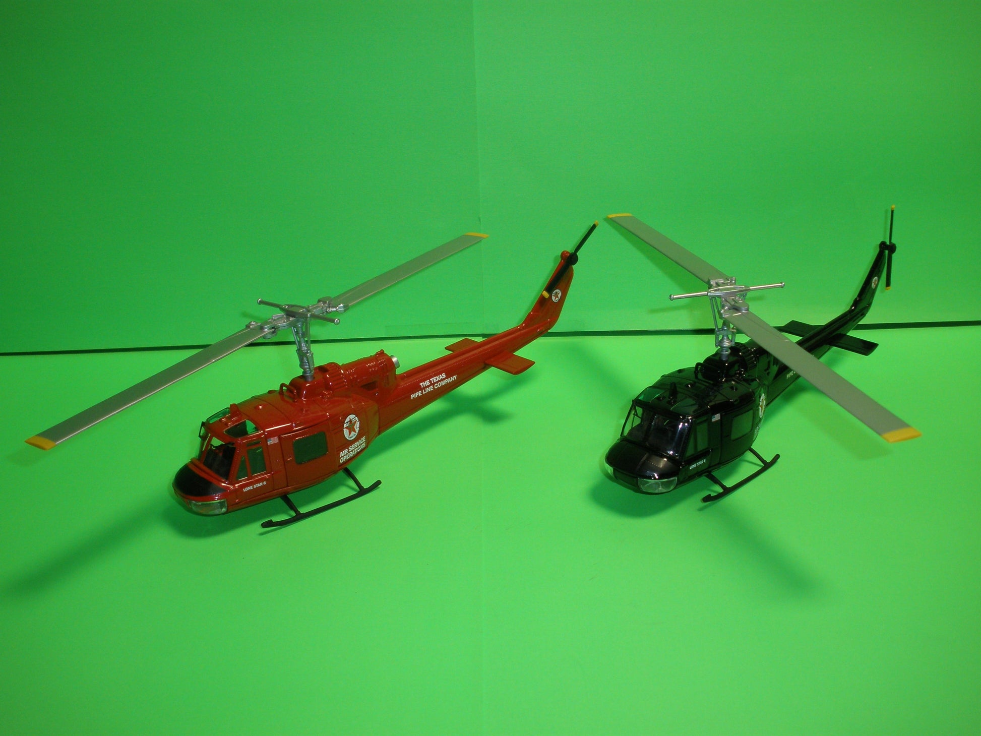 Texaco Huey Helicopter Set Red & Black
