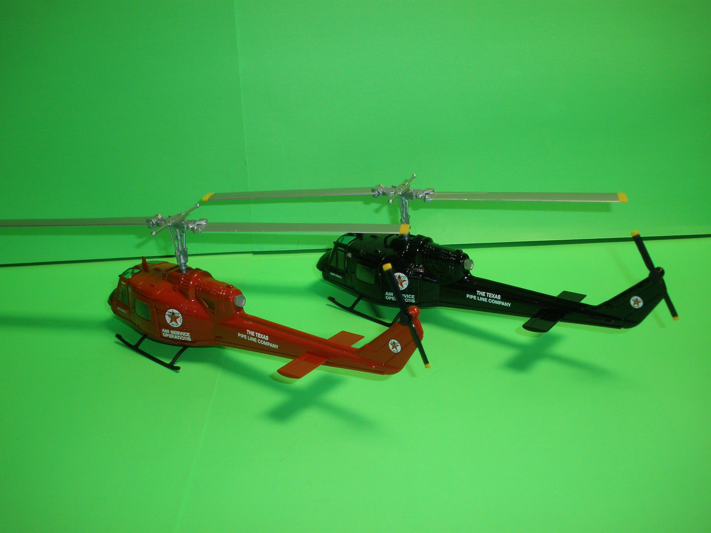 Texaco Huey Helicopter Set Red & Black