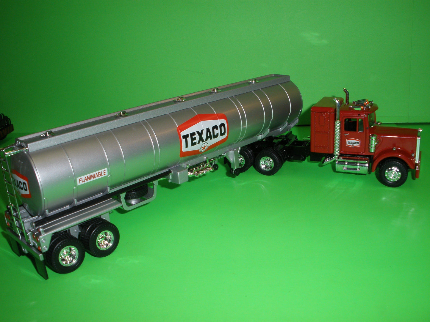 Texaco Kenworth W925 Semi Truck & Tanker Trailer