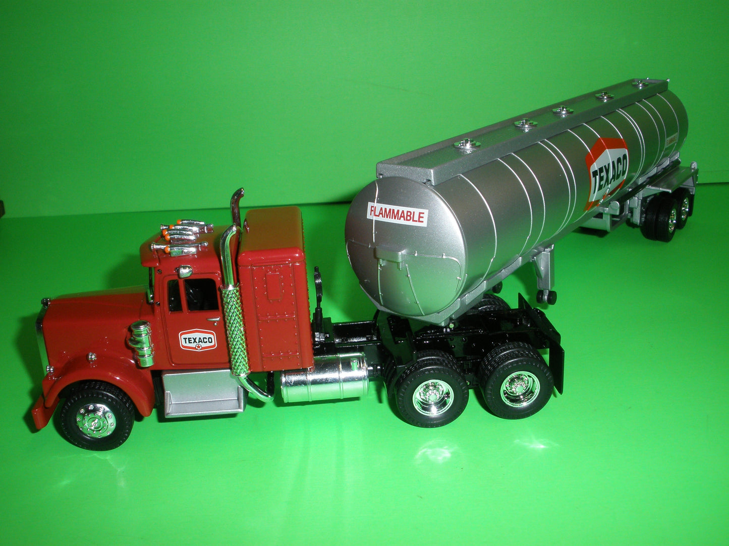 Texaco Kenworth W925 Semi Truck & Tanker Trailer