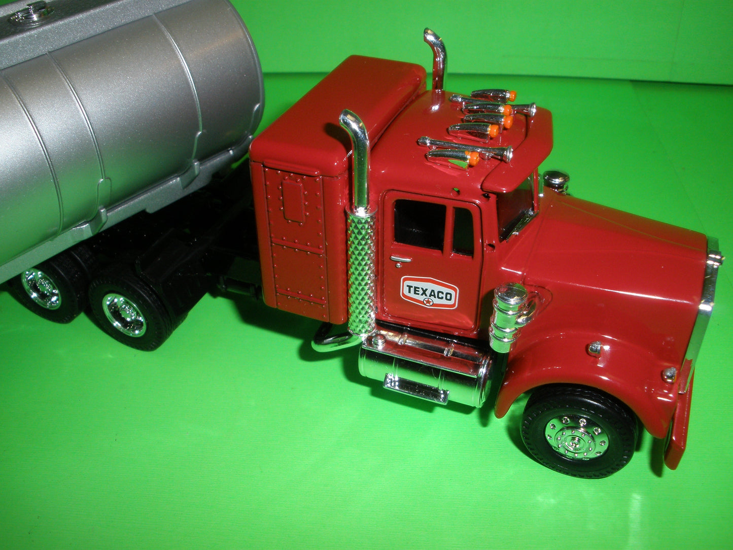 Texaco Kenworth W925 Semi Truck & Tanker Trailer