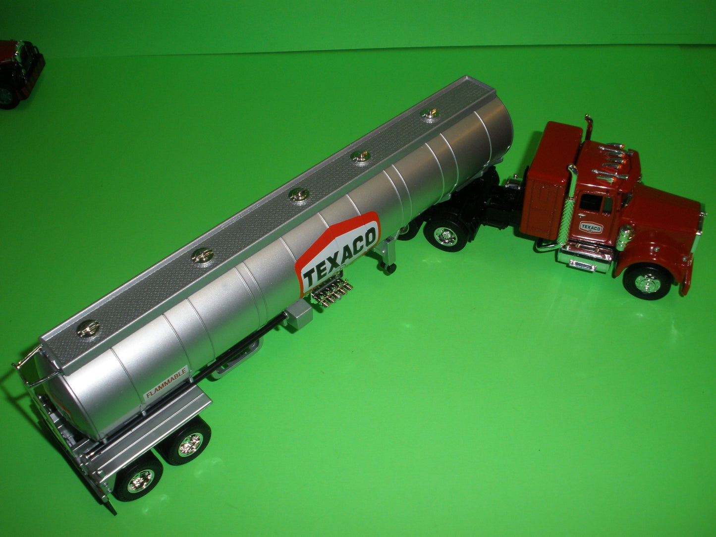 Texaco Kenworth W925 Semi Truck & Tanker Trailer