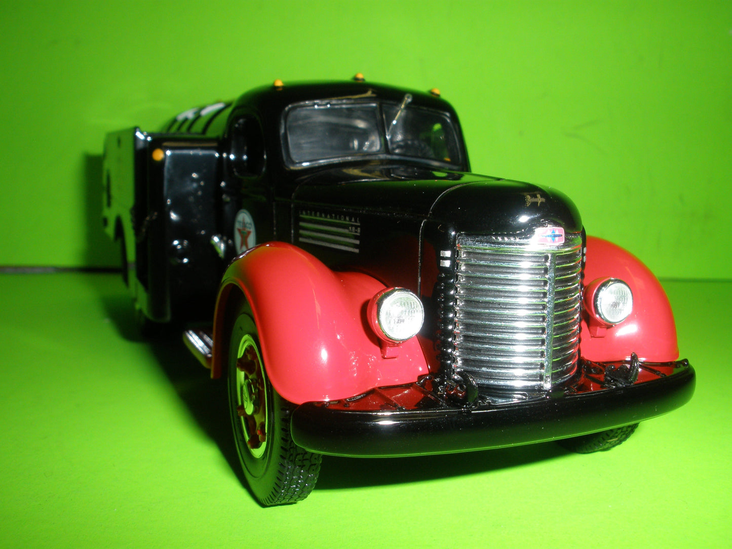 Texaco Kirsch Oil 1949 International KB-8 Tanker Truck Anniversary Series