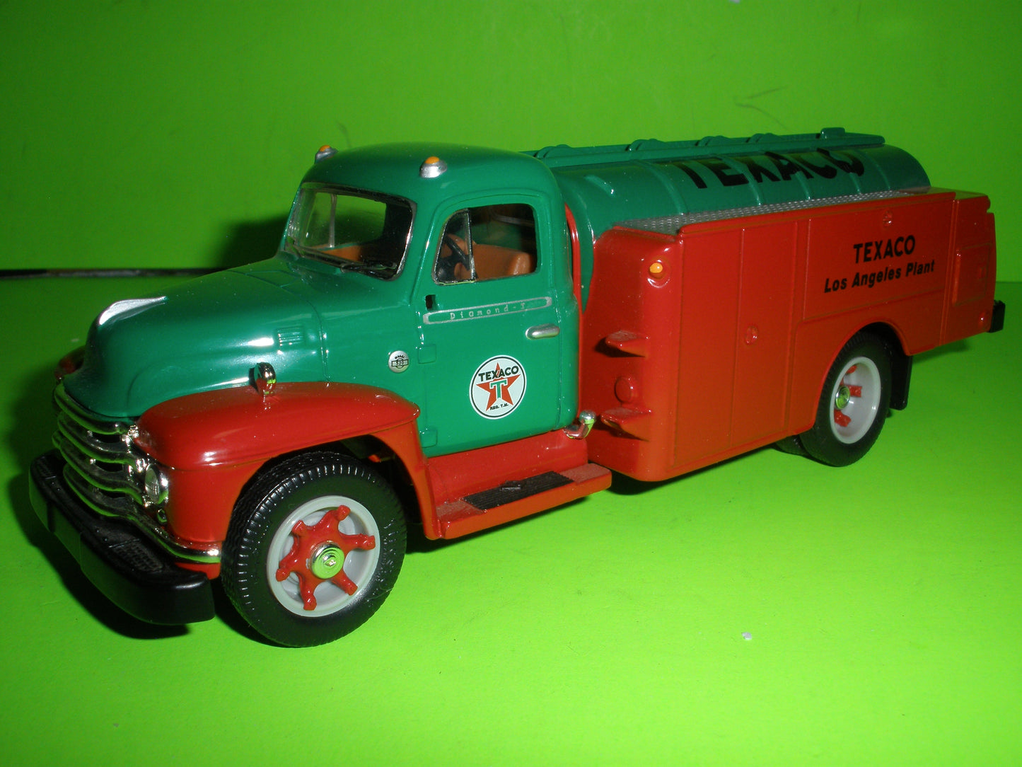 Texaco Los Angeles Plant 1955 Diamond T Tanker Truck Refinery Series