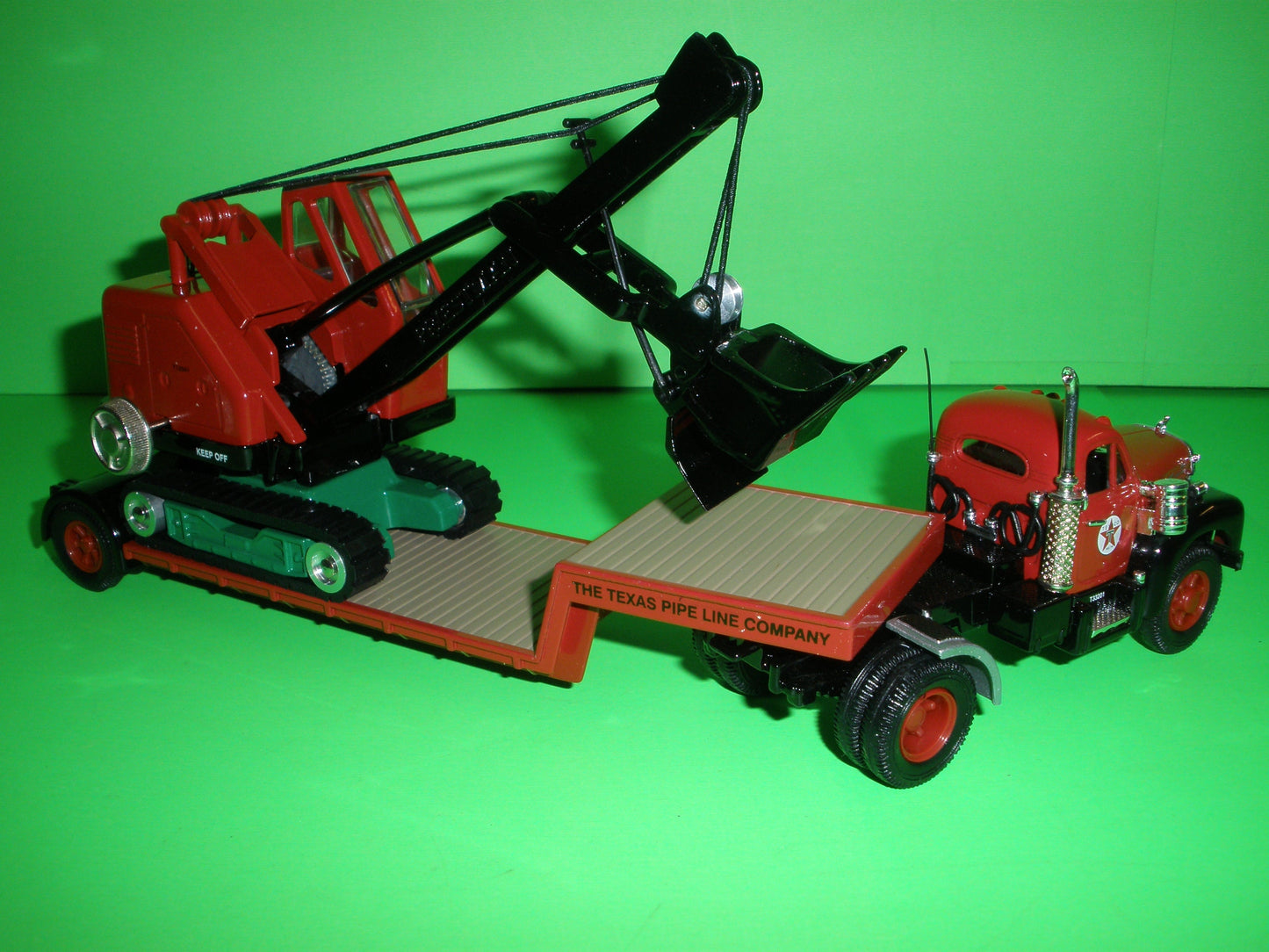 Texaco Mack B Series Tractor & Lowboy Trailer & Luffing Shovel