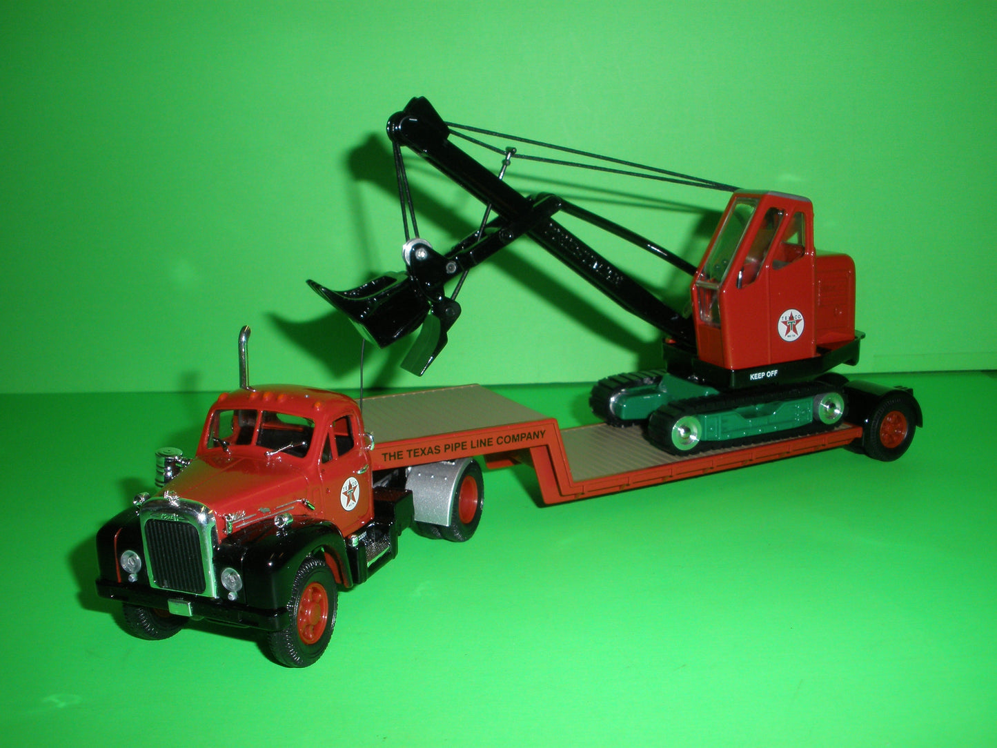 Texaco Mack B Series Tractor & Lowboy Trailer & Luffing Shovel