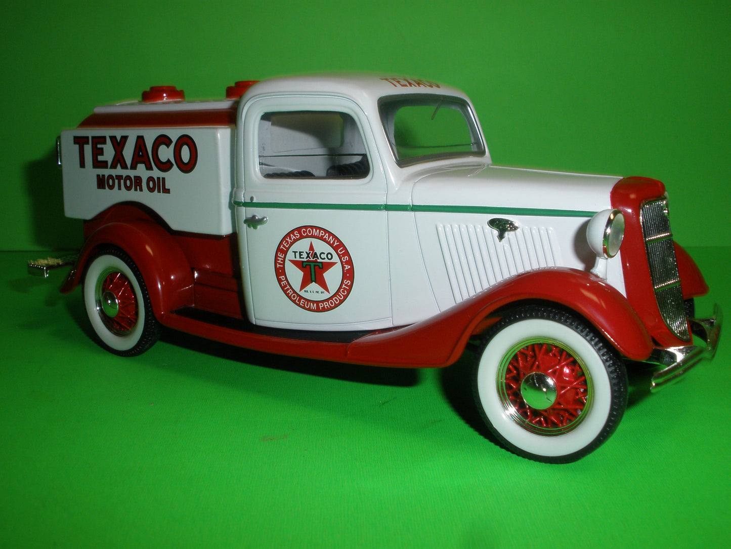 Texaco Motor Oil 1935 Ford Tanker Truck