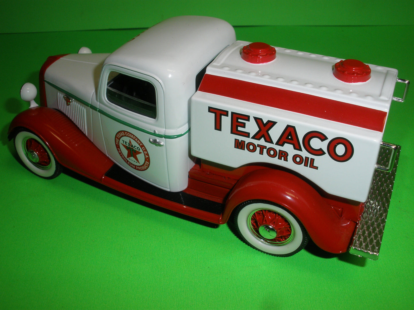 Texaco Motor Oil 1935 Ford Tanker Truck