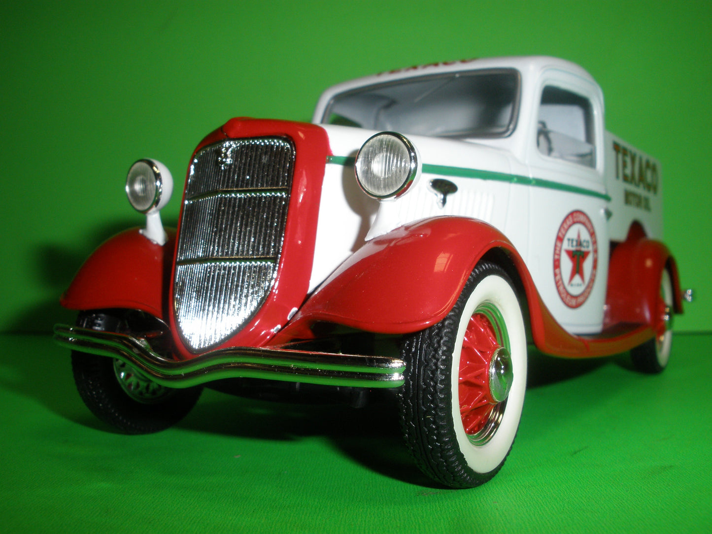 Texaco Motor Oil 1935 Ford Tanker Truck