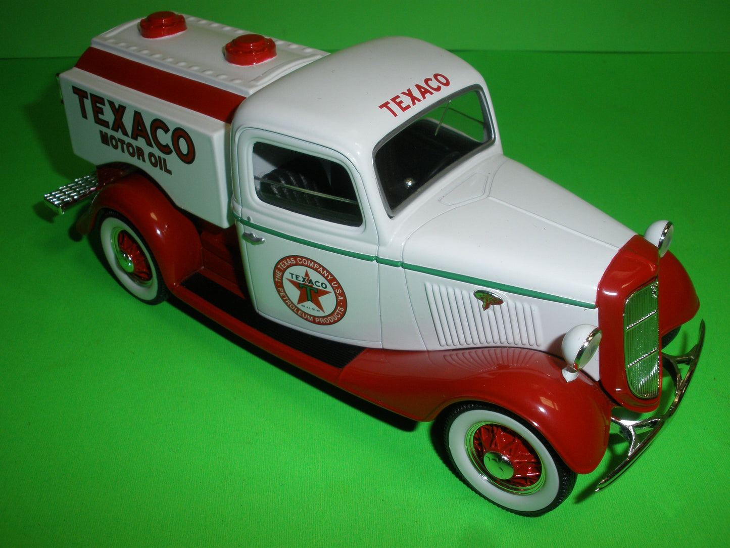 Texaco Motor Oil 1935 Ford Tanker Truck