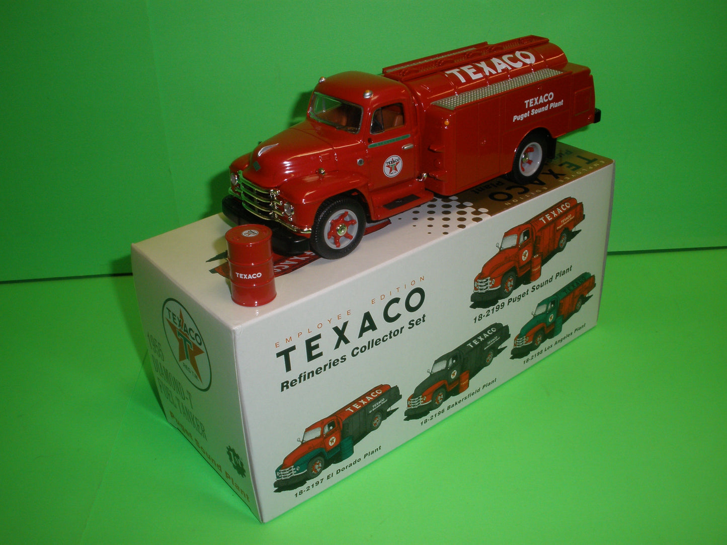 Texaco Puget Sound Plant 1955 Diamond T Tanker Truck Refinery Series