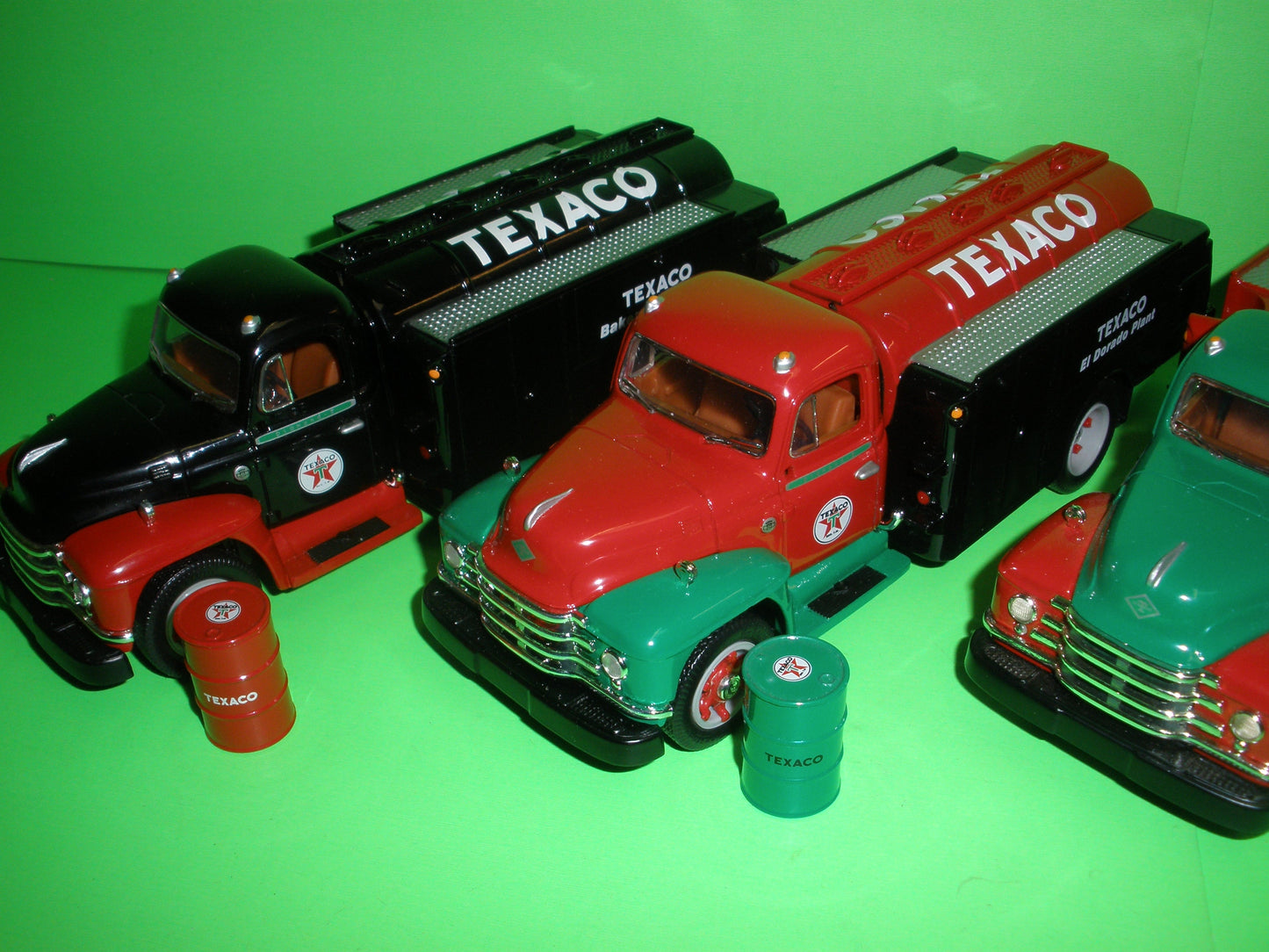 Texaco Refinery Series Set of 4 with Matching Serial Numbers - 1955 Diamond T Tanker Trucks