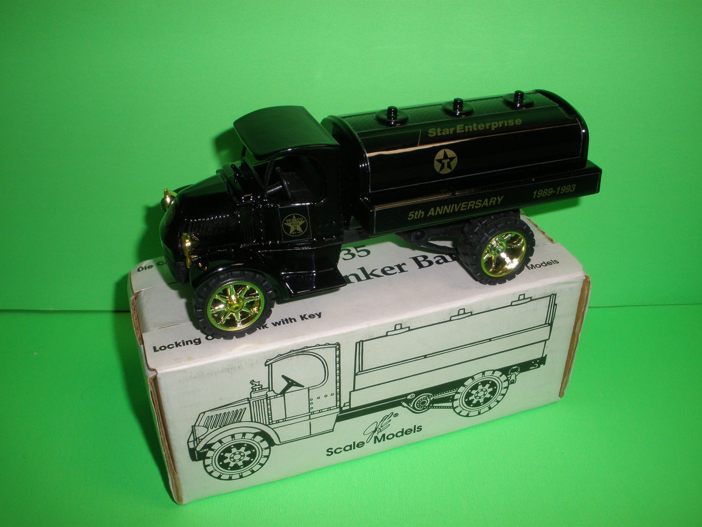Texaco Star Enterprise 1935 Mack Tanker Truck