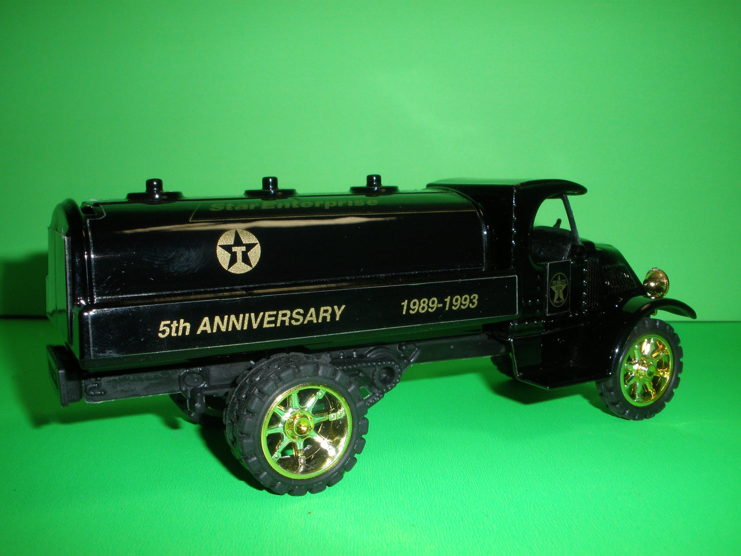 Texaco Star Enterprise 1935 Mack Tanker Truck