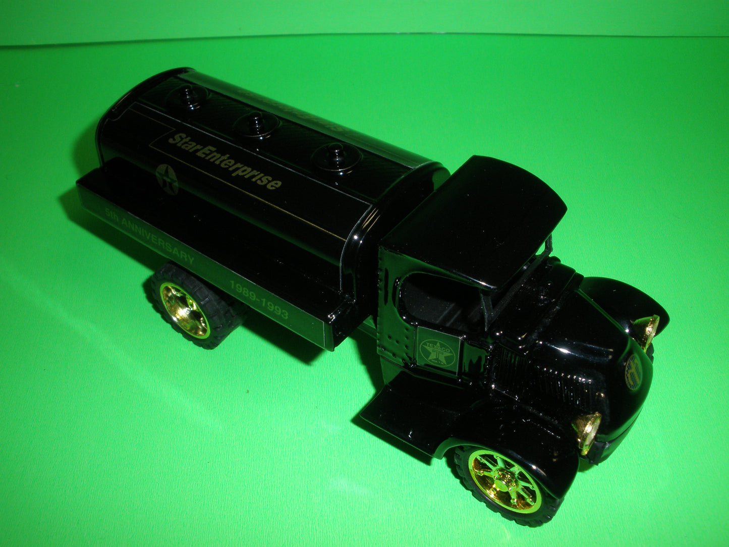 Texaco Star Enterprise 1935 Mack Tanker Truck