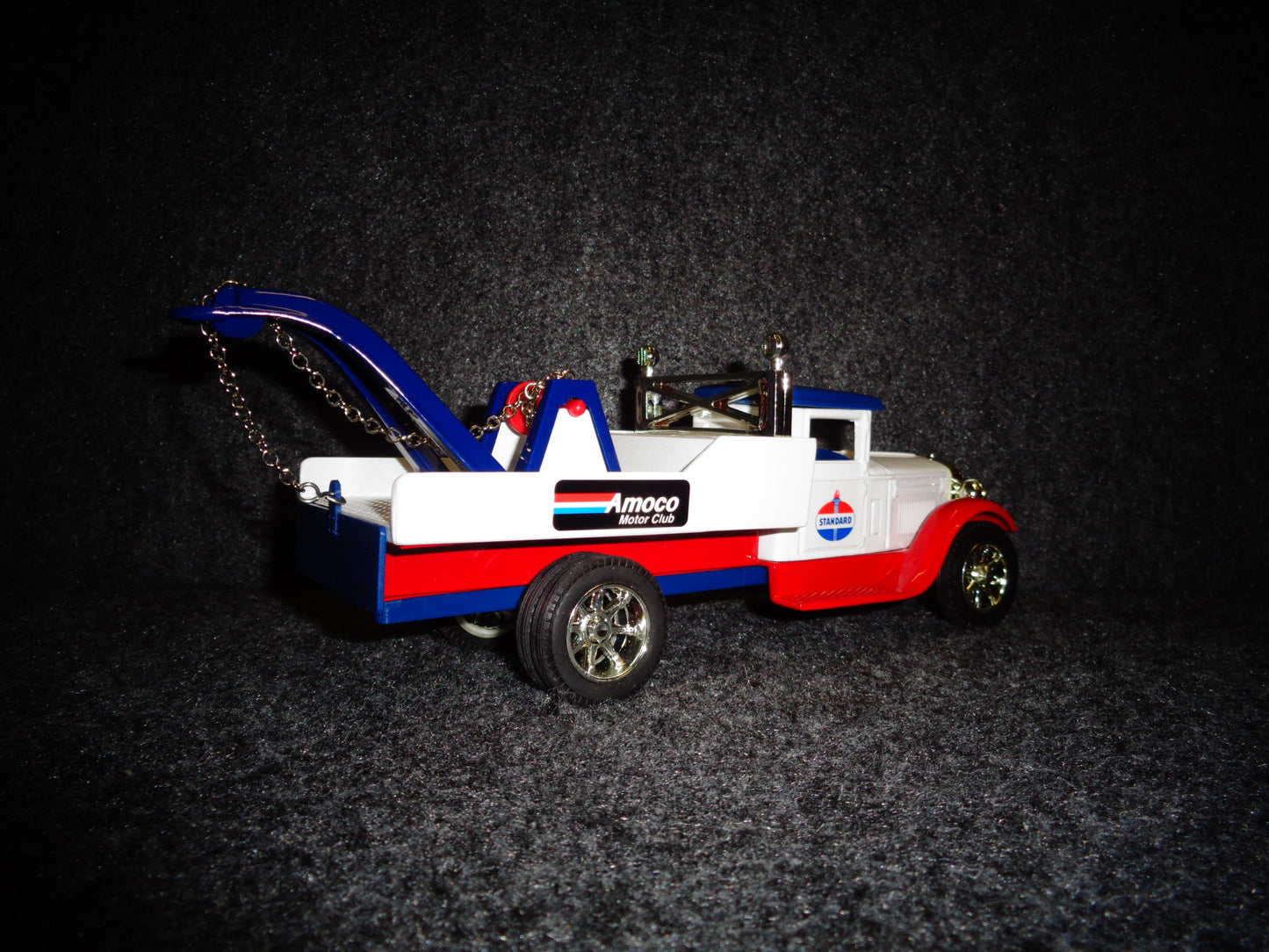 STANDARD OIL AMOCO 1931 International Tow Truck / Made In The U.S.A.