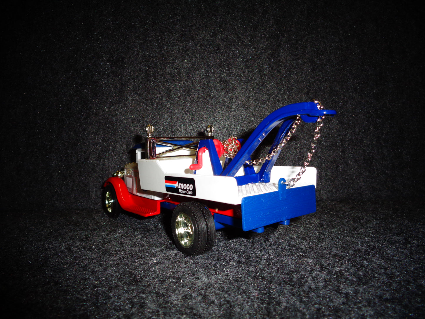 STANDARD OIL AMOCO 1931 International Tow Truck / Made In The U.S.A.