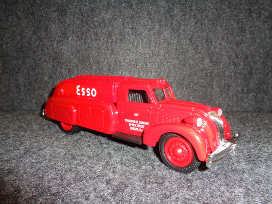 ESSO EXXON HUMBLE 1939 Dodge Airflow Tanker Truck