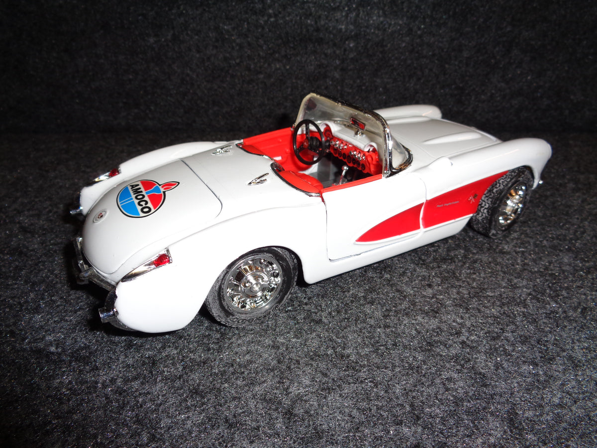 Amoco 1957 Chevy Corvette Roadster / With Santa
