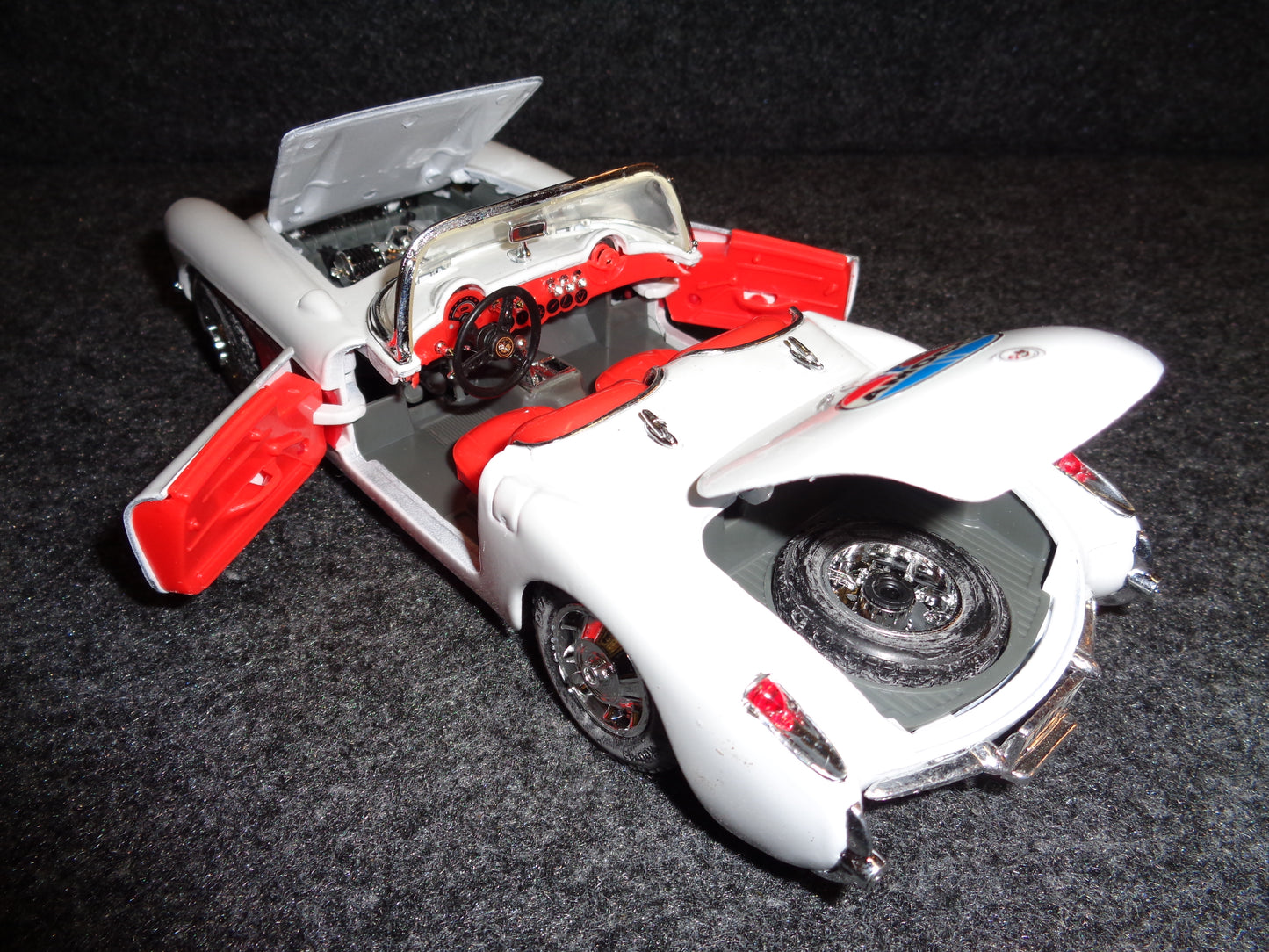 Amoco 1957 Chevy Corvette Roadster / With Santa