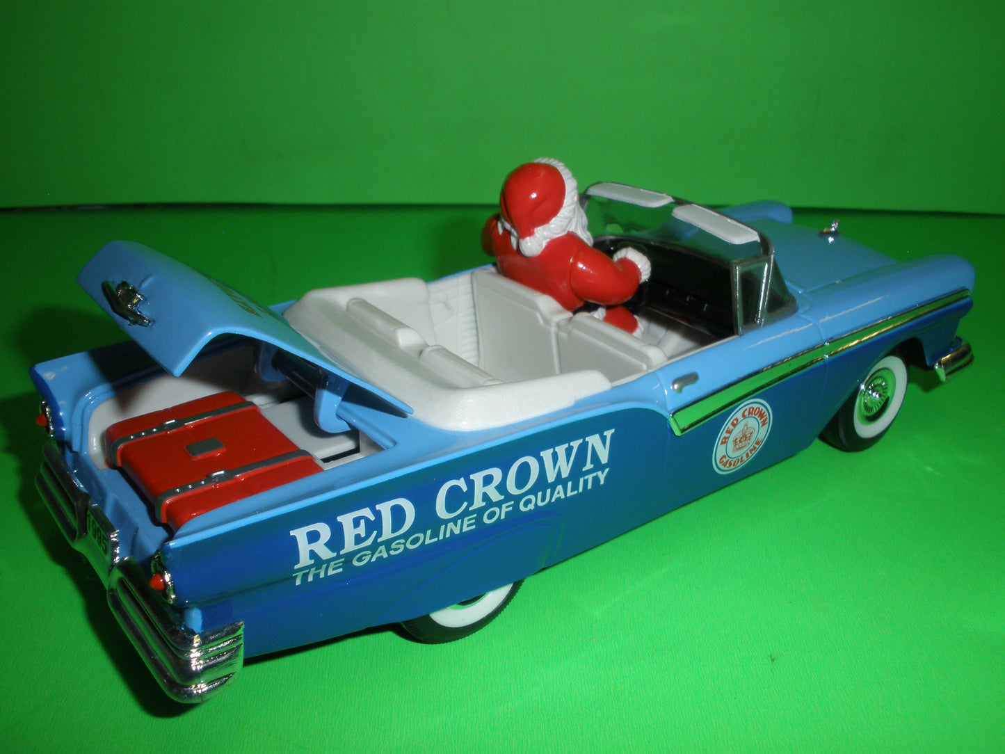 Standard / Amoco / 1957 Ford Fairlane Convertible / With Santa