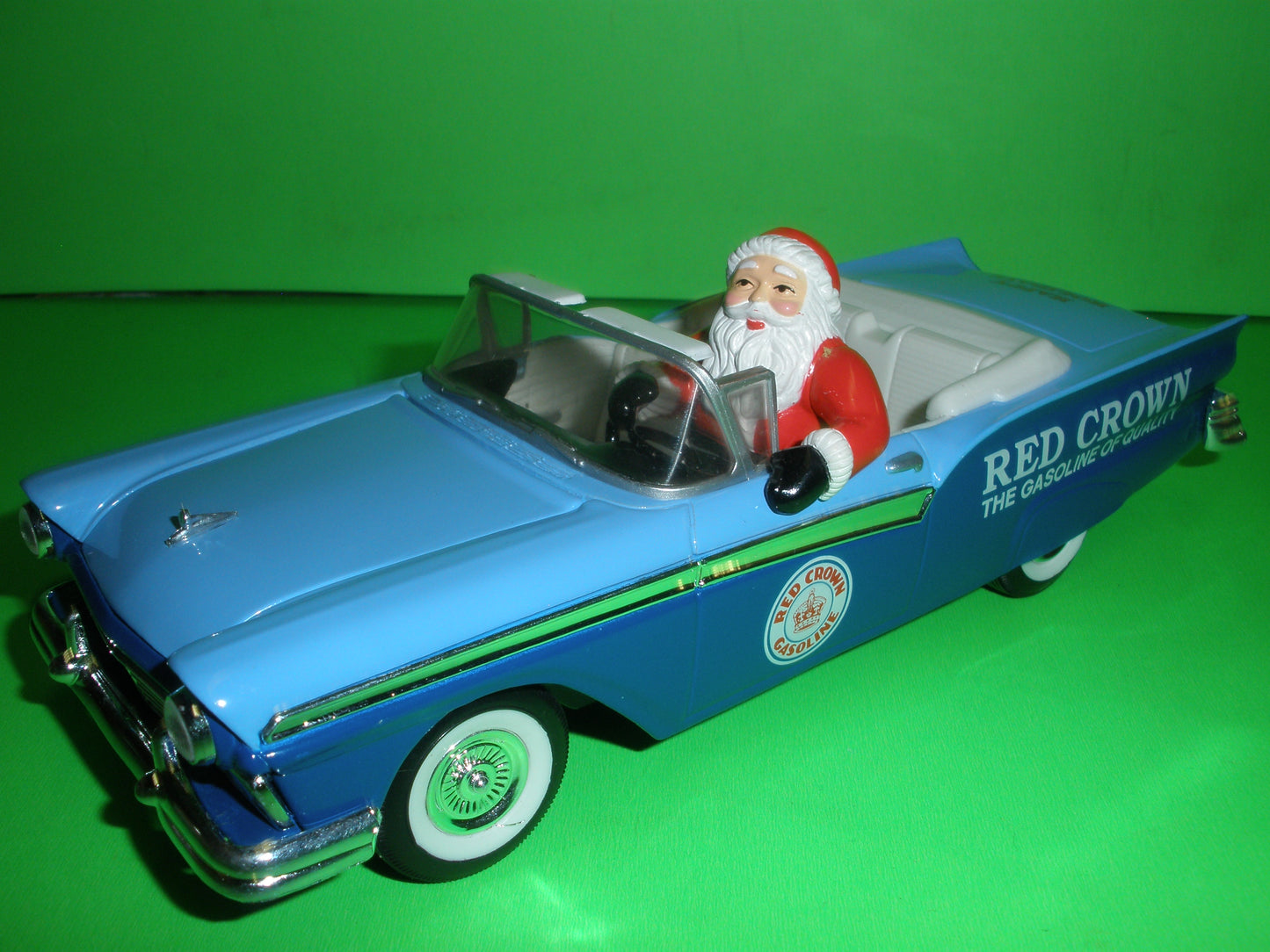 Standard / Amoco / 1957 Ford Fairlane Convertible / With Santa