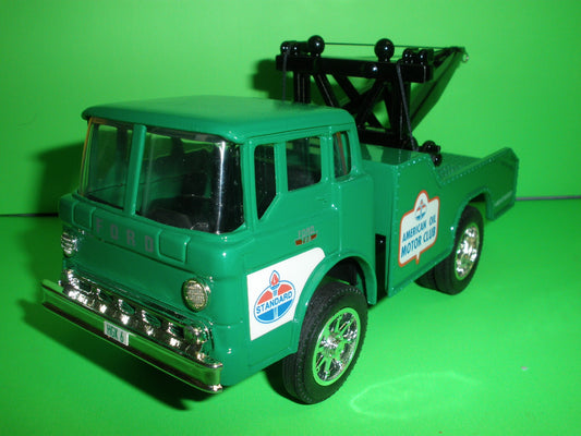 AMOCO STANDARD 1966 Ford Cabover Tow Truck / Made In The U.S.A.
