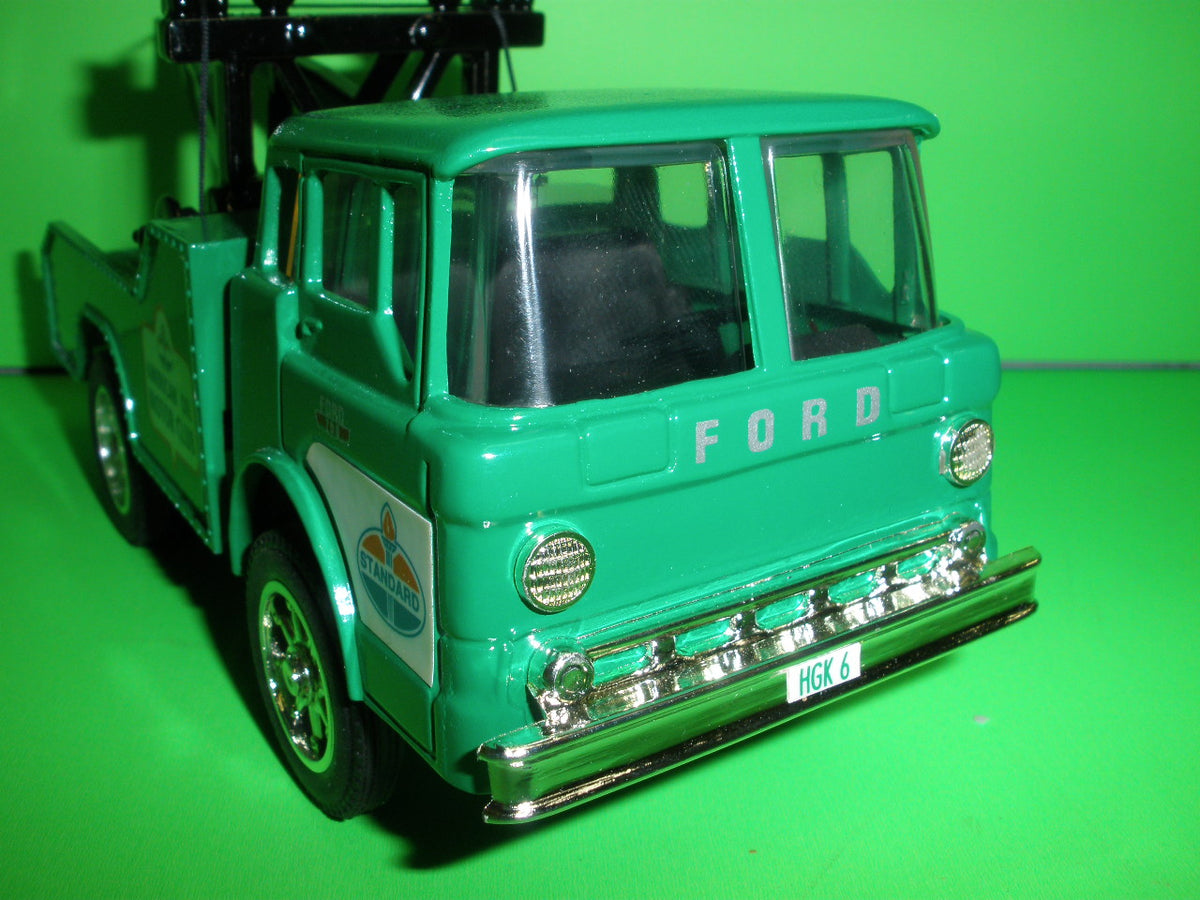 AMOCO STANDARD 1966 Ford Cabover Tow Truck / Made In The U.S.A.