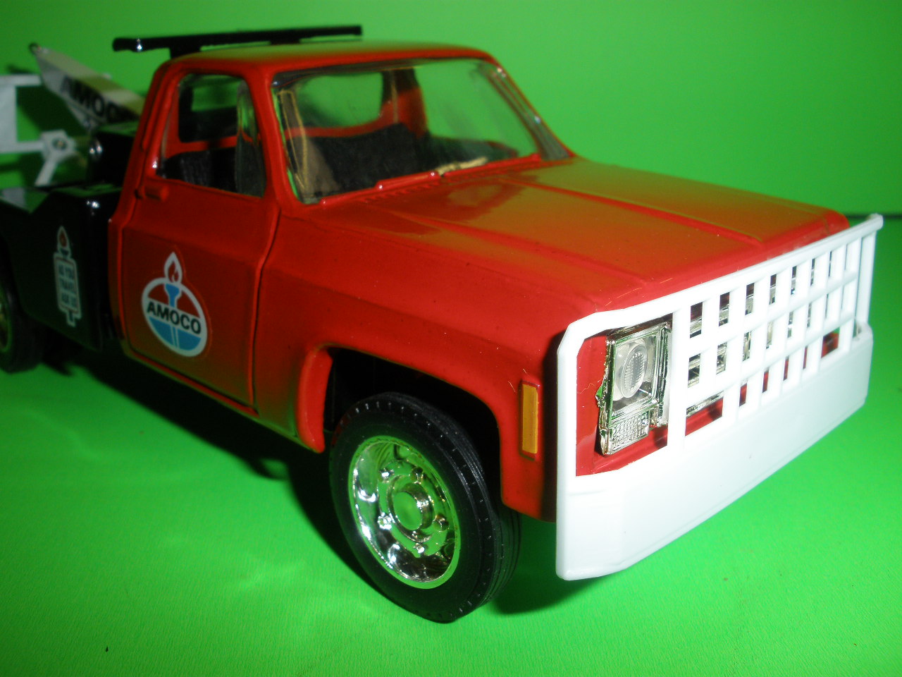 AMOCO STANDARD / 1975 Chevrolet Tow Truck / Made In The U.S.A.